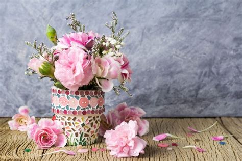 20 Best Gardening Gifts For Mom