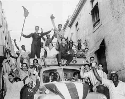 Fidel Castro, Che, And The Cuban Revolution In 33 Stunning Pictures