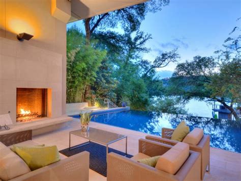 Tour a Contemporary Lakefront Home in Austin, Texas | 2016 | HGTV