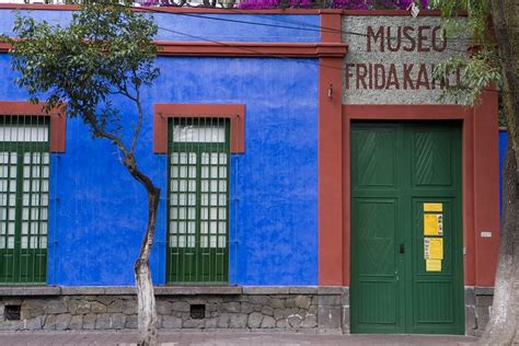 Visite a casa onde viveu Frida Kahlo sem sair do sofá