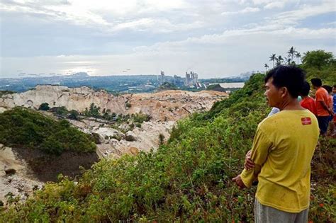 IN PHOTOS: Rescuers dig for survivors in Naga, Cebu, landslide