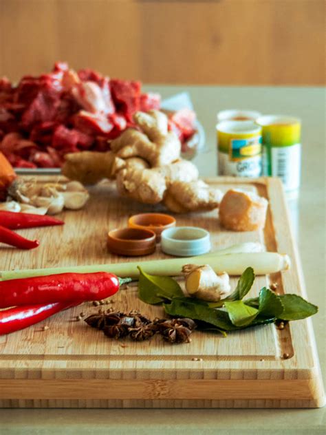 Traditional Indonesian Beef Rendang Recipe - Earth's Attractions ...