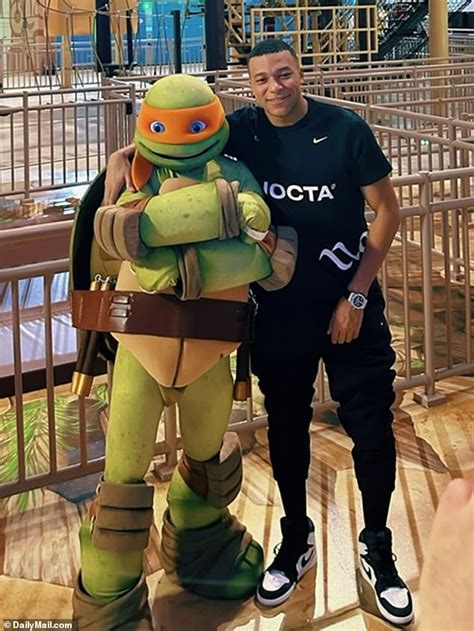 During their trip to the United States, Kylian Mbappe and Achraf Hakimi ...