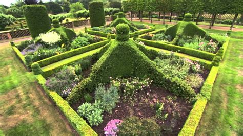 Alan Titchmarsh's Garden Secrets 17th century 2/5 | Lush garden, Garden ...