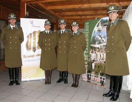 Uniform de servicio invierno de la Escuela de Carabineros de Chile / Winter service uniform of ...