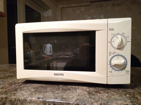 Microwave - Sanyo 700W | in Redditch, Worcestershire | Gumtree