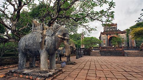 Hue Daily Tours to Khai Dinh & Tu Duc Royal Tombs