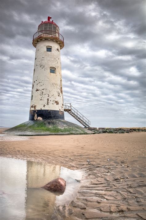 Point of Ayr Lighthouse - 2 – Smart Imaging & Framing