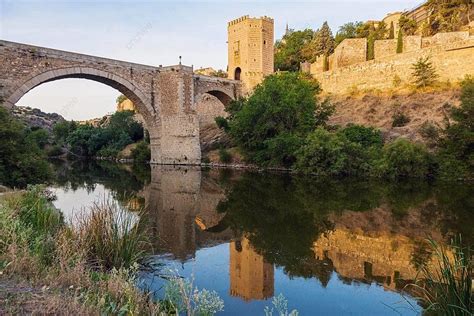 Alcantara Bridge In Toledo Morning Toledo Travel Photo Background And ...