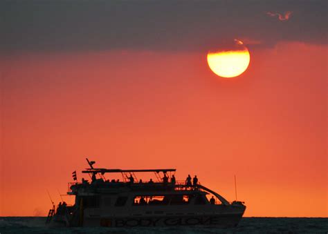 Captain Cook Sunset Dinner Cruise | Big Island Adventure