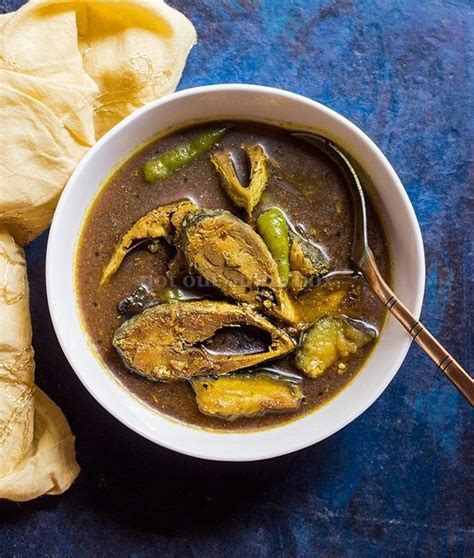 Tasty Hilsa Fish Curry - Ilish Maacher Jhol Recipe