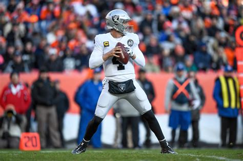 Las Vegas Raiders: 3 Reasons Derek Carr is facing his last chance