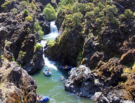 Rogue River Rafting Safari & AWLS Course – MedTreks International