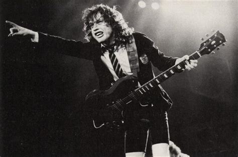 Angus Young - AC/DC Photo (4157868) - Fanpop