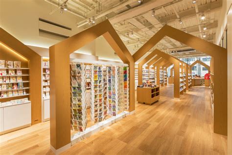 All you need to know about the greatest stationery store in Japan! Ginza Itoya | tsunagu Japan