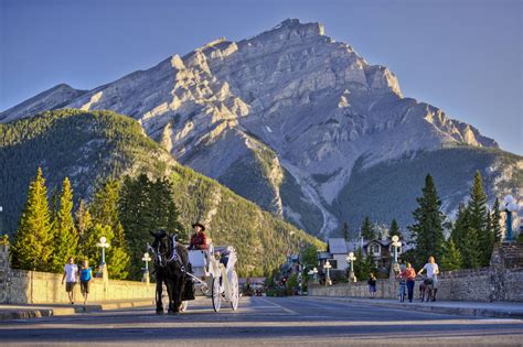 The 9 Best Small Towns in Alberta, Canada - Banff National Park