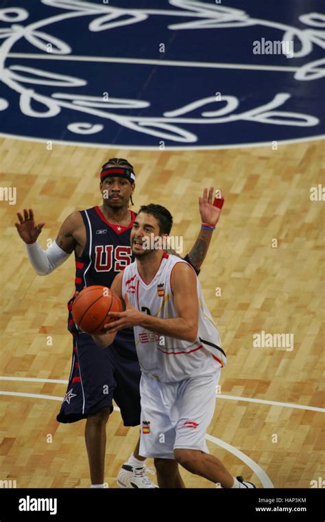 OLYMPIC BASKETBALL OLYMPIC BASKETBALL ATHENS GREECE 25 August 2004 Stock Photo - Alamy