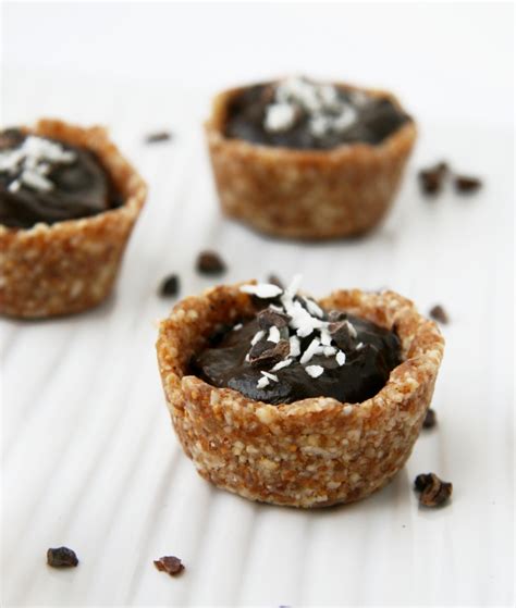 No-Bake Chocolate Pudding Mini Tarts | Natural Noshing