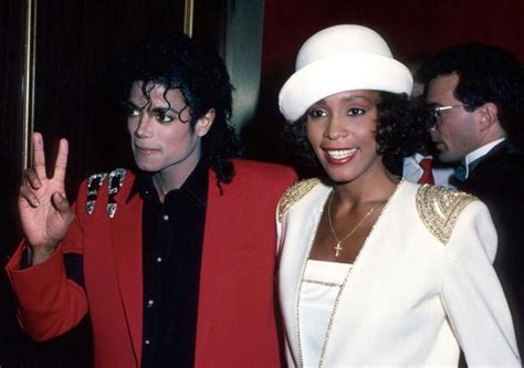 "Rare Photo" of Whitney Houston and Michael Jackson, 2001. | Michael ...