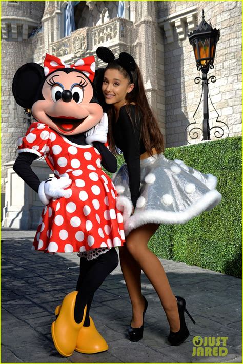 Minnie Mouse Ditching Iconic Red Dress for New Navy Pantsuit: Photo 4695599 | Disney, Stella ...