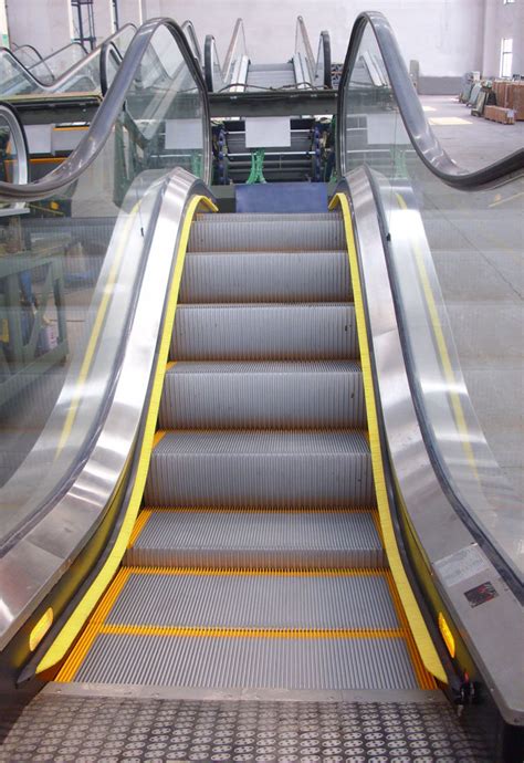 Aksen Escalator Indoor & Outer Door Type Aluminium Step - China Escalator and Conveyor