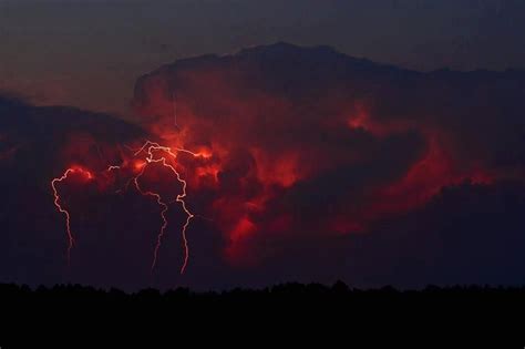 storm w/ red clouds & lightning | Red lightning, Dark skies, Sky