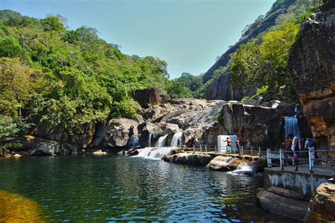 Tamilnadu Tourism: Manimuthar Falls, Kallidaikurichi, Thirunelveli