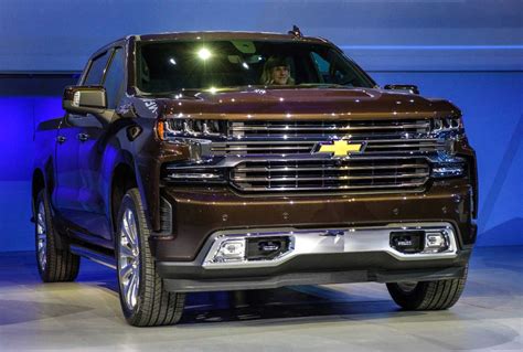 2019 Chevy Silverado Introduced with New Diesel Engine Option - OnAllCylinders