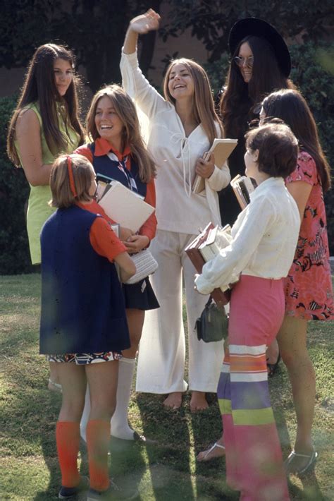 Incredible Photos Reveal What High School Students’ Fashion Looked Like Back In 1969 – Pulptastic