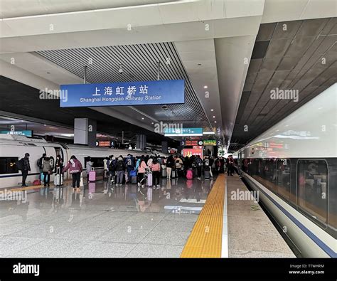 Shanghai Hongqiao Railway Station Stock Photo - Alamy