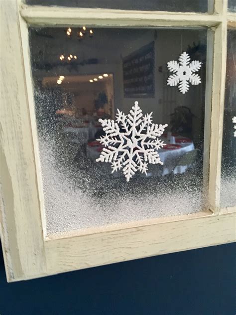 Detail of old window decorated with snowflakes and spray snow. | Christmas window decorations ...