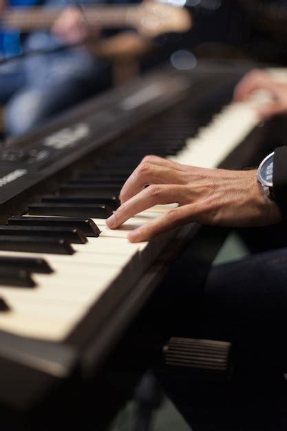 Pianists hands | Free Photo