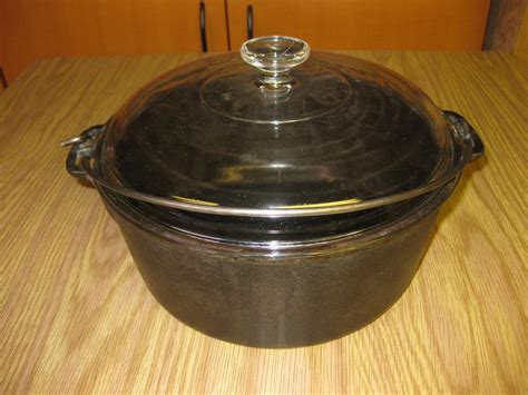 Wagner Ware 5 qts. Cast Iron dutch oven with glass lid Saanich, Victoria