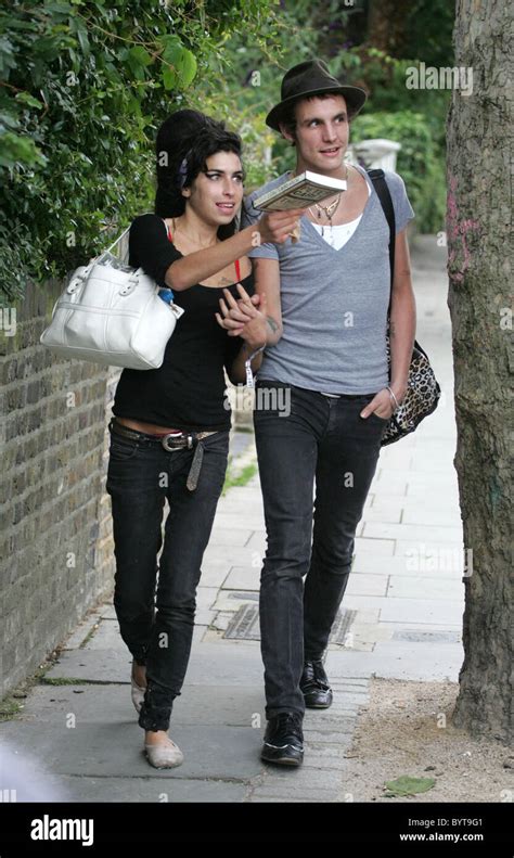 Amy Winehouse and Blake Fielder Civil go for lunch together in Stock ...