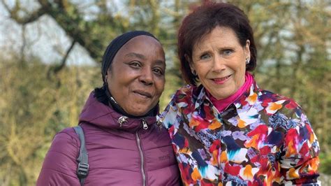 Silent twins: Film tells of sisters who only spoke to each other - BBC News