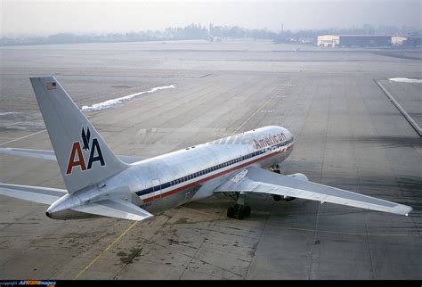 Boeing 767-223ER - Large Preview - AirTeamImages.com