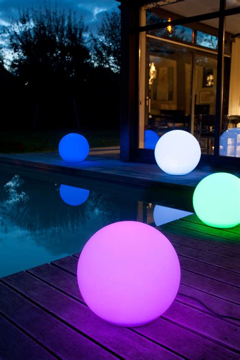 Boule lumineuse multicolore | Eclairage piscine, Éclairage extérieur, Boule lumineuse