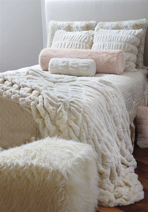 Ultimate luxury for the bedroom - couture faux fur throw blanket | Bed linens luxury, Luxurious ...