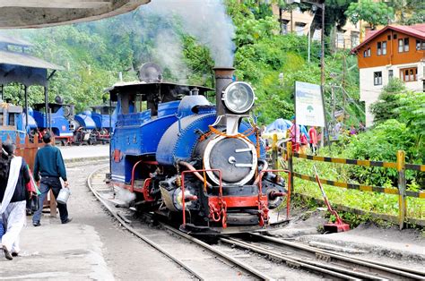 Darjeeling Toy Train | Read This BEFORE Riding the Himalayan Railway