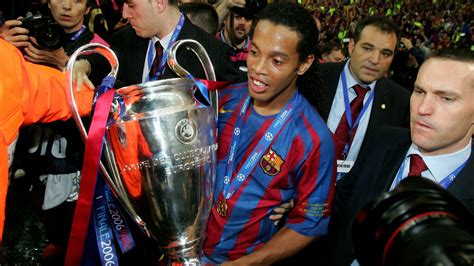 Cuelga las botas: 10 momentos de Ronaldinho en el Barcelona | Goal.com