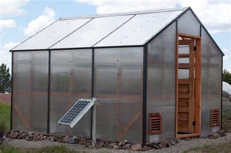 2021s Top 3 Solar-Powered Greenhouse Exhaust Fans - Greenhouse Info