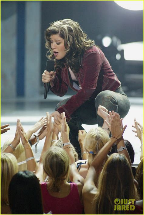 Kelly Clarkson Celebrates the Anniverary of Winning 'American Idol ...