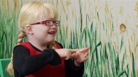 What is Makaton? - CBeebies - BBC