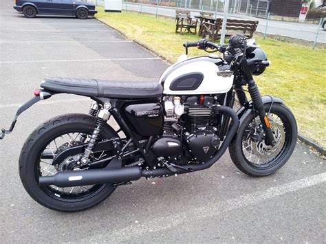 Details zum Custom-Bike Triumph Bonneville T120 Black des Händlers ...