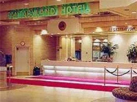 Best Price on Fantasyland Hotel in Edmonton (AB) + Reviews!