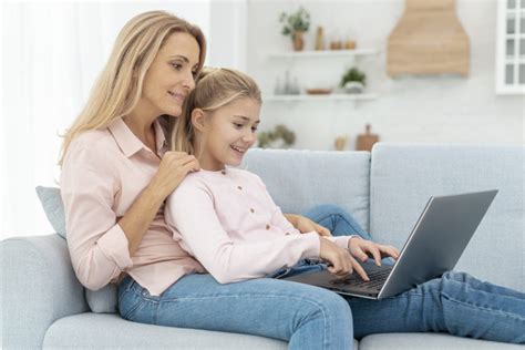 What to look for in a kids’ bank account - MoneySense