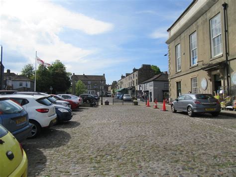 Leyburn market place © T Eyre :: Geograph Britain and Ireland