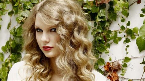 SHE’S BACK: Taylor Swift Has Returned To Social Media With Curly Hair! | Hit Network