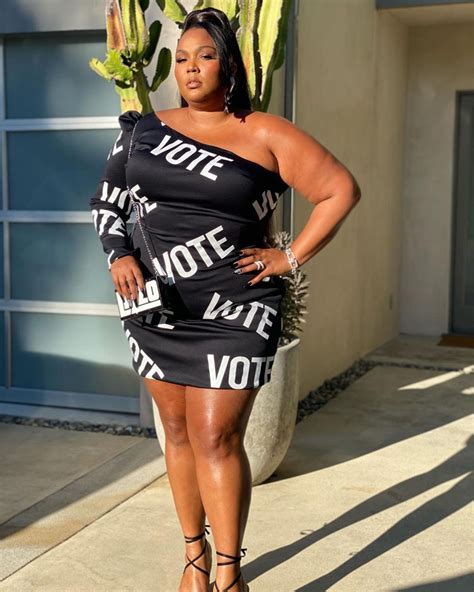 Lizzo Wore Christian Siriano To The 2020 Billboard Music Awards - Red ...