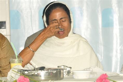 Ramadan 2018: West Bengal CM Mamata Banerjee attends Iftar party ...